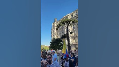 Concentración de venezolanos a favor de Edmundo González ante el Congreso de los Diputados
