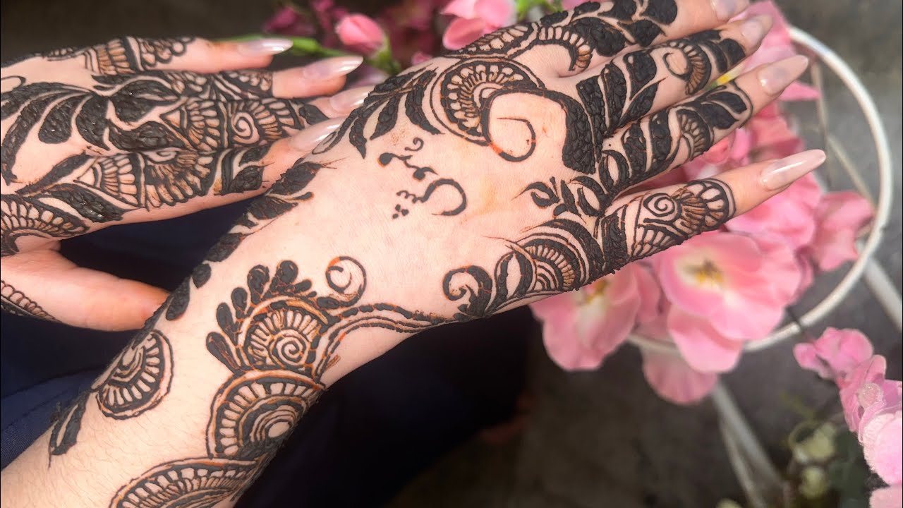 Beautiful leaves 🍁 mehindi design ❤️🫶🏻🥹#mehrajmehindidesign #henna #mehndi #hennadesign 