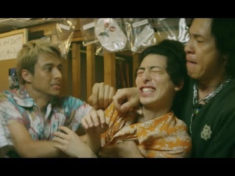 高杉真宙が尾崎豊とブラッド・ピットと坂本龍馬に羽交い締めにされ羽生結弦に任命されるカオスな展開が解禁／映画『君が君で君だ』本編映像