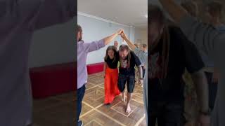 Эмоции и культура: как танцы и песни помогают развиваться