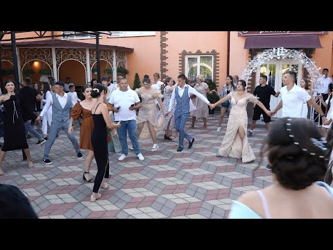 In Toiul Veseliei La Balul De Absolvire Hreatca