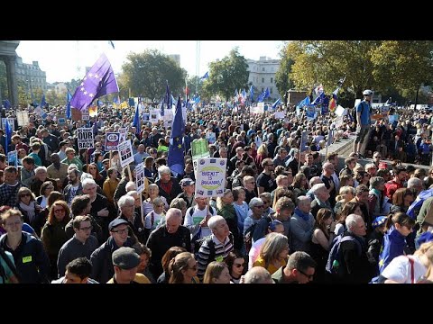 More than half a million march on London demanding a final say on Brexit