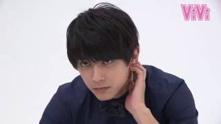 【ViVi７月号・撮影の裏側】バラの花束を持つ吉沢亮さんを大公開！