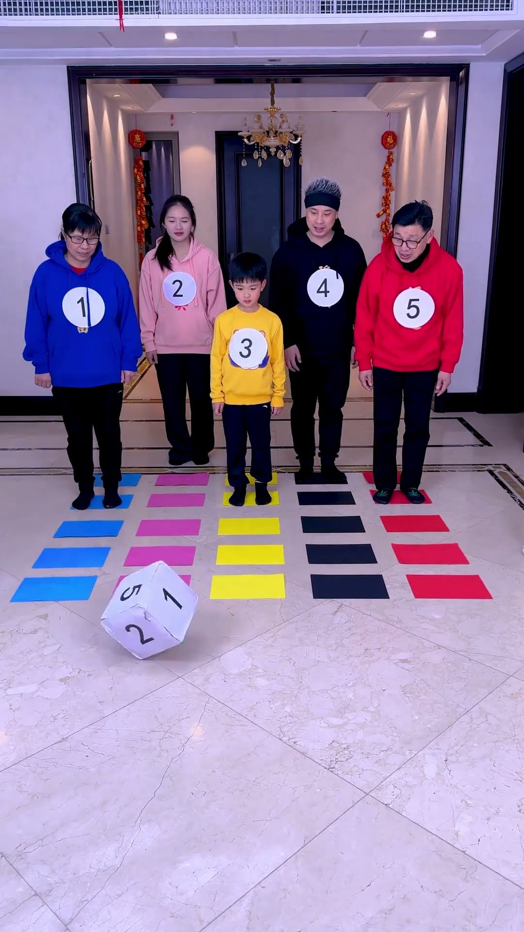 Dice Roll Challenge, See Who Can Last To The End#Funnyfamily #Partygames #Challenge #Funny #Shorts