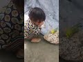 ليش كل هذا البكاء يا طفلتي مات العصفور ف بكت وابكت الملايين 