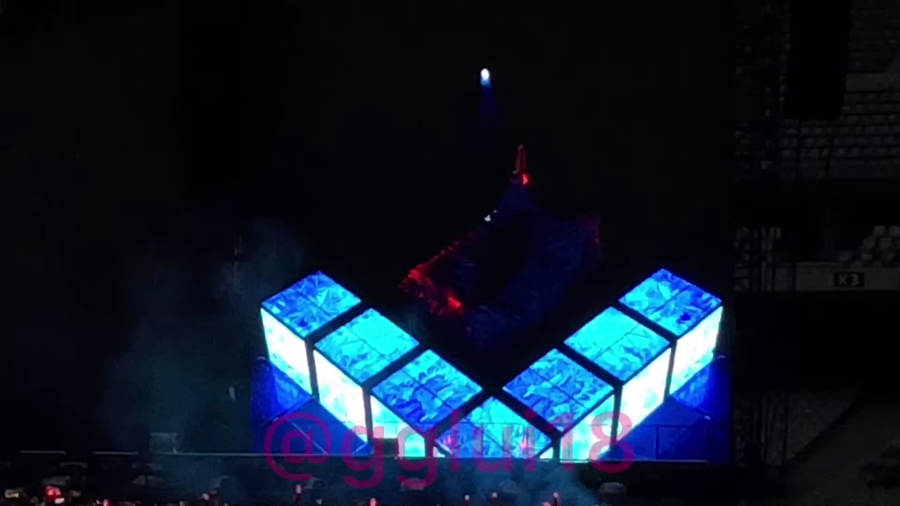 190607 BTs Taehyung V - Singularity Paris Stade de France Day 1