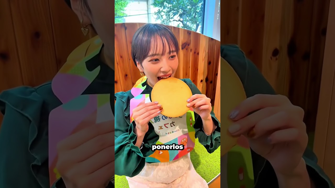 Sentado en Sillas Gigantes en el Café Más Extraño de Japón