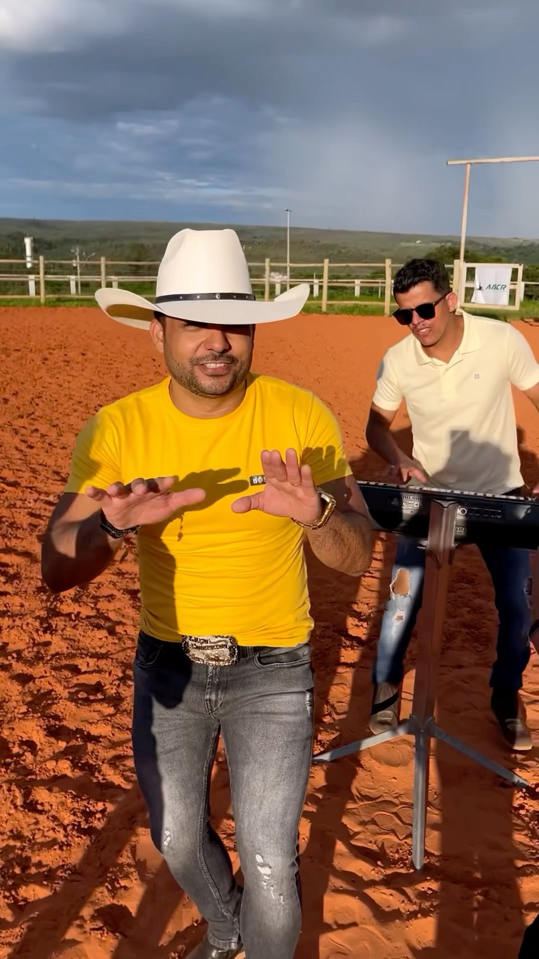 Estourado com a sua nova música leãozinho do forró vem destacando no Brasil #boanoiteee