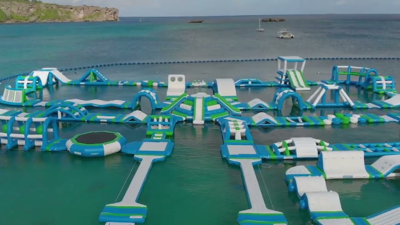 沖縄・恩納村に日本最大級の海上アスレチック「万座オーシャンパーク