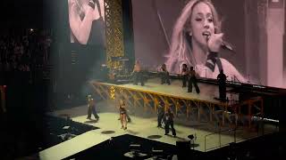 Tate Mcrae Performing “2 Hands” In Houston Texas Toyota Center Resimi