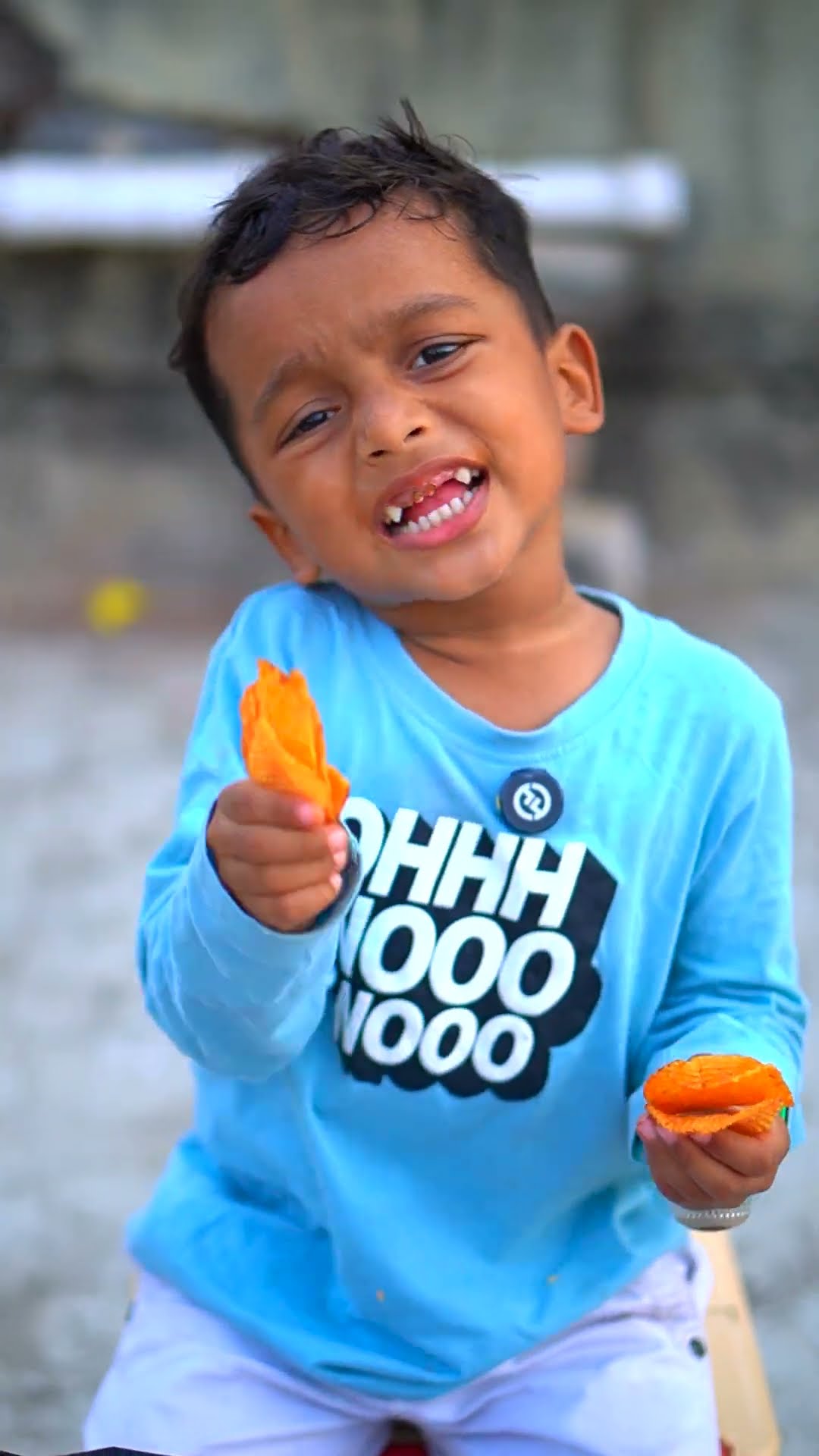 Aap chips kaise khate ho #shorts #funnyshorts #funnyvideo