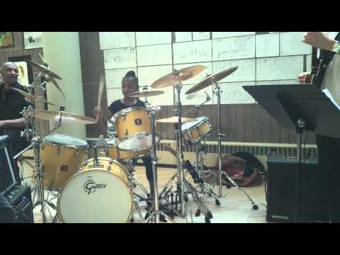 8 Year Old Girl Drummer Rocks Led Zeppelin's Kashm...