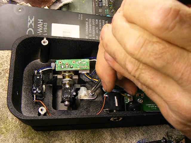 【レア】E.W.S. V845 Wah Mod vox v845 wah pot removal. - YouTube