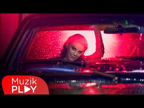 Burcu Sapmaz - Şemsiye (Official Video)