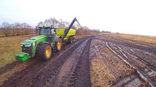 Исконно русские дороги на уборке зерна кукурузы в два комбайна John Deere S660/670i.