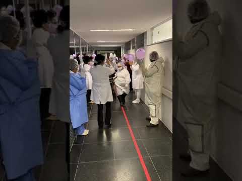 Paciente de 95 anos se cura da Covid-19 e tem alta em Santos