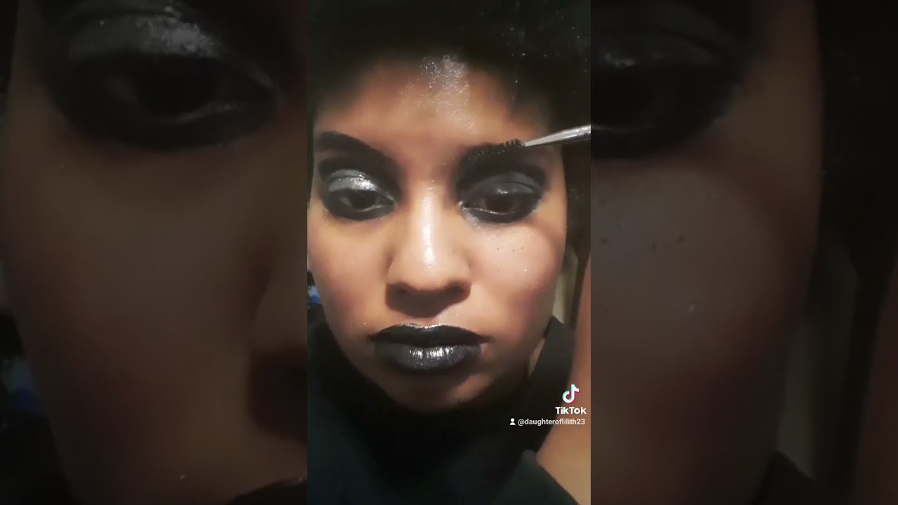 Gothmas Mistletoe Makeup Tutorial 