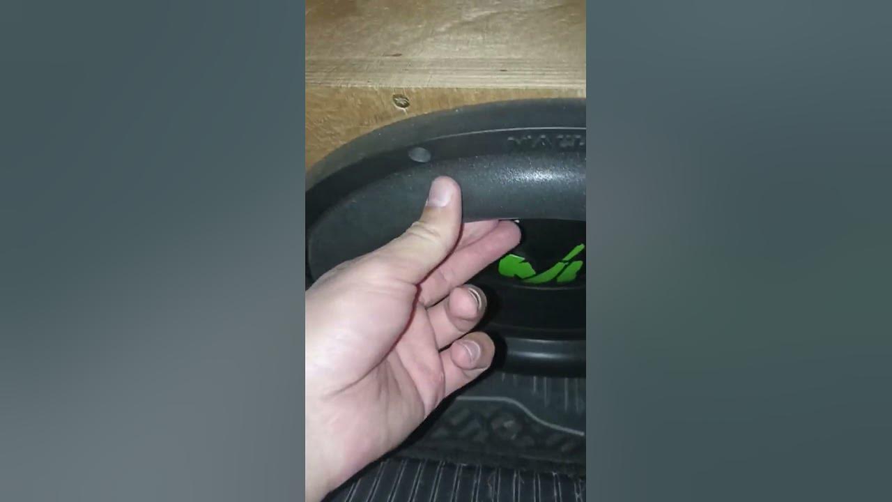 Саб на разминке #автозвук #сабвуфер - YouTube