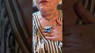 Babcia Pokazuje Tajemniczy Brelok Z Tralarelo Tralala