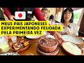 Meus pais japoneses experimentando feijoada pela primeira vez