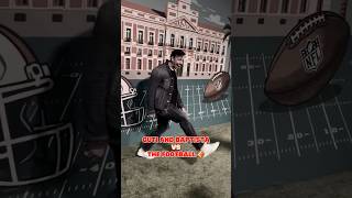 Guti ir Baptista bando atlikti smūgius su amerikietišku futbolo kamuoliu.