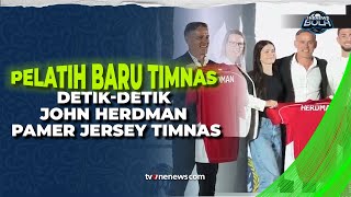 Momen John Herdman Pamer Jersey Timnas dan Ajak Keluarga Untuk Foto | OneNews Update