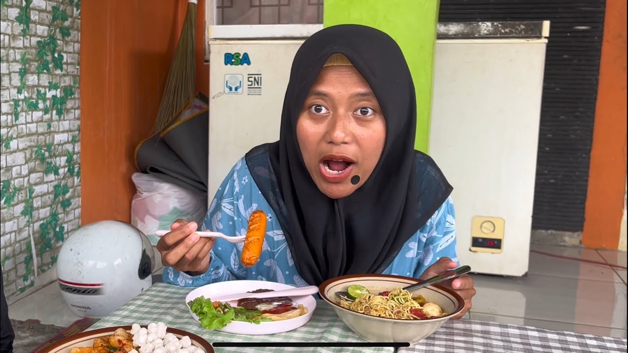 Bu Amel Ditraktir Seblak Malah Pesan Seenaknya