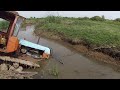 Эвакуация гусеничного трактора из канала с водой