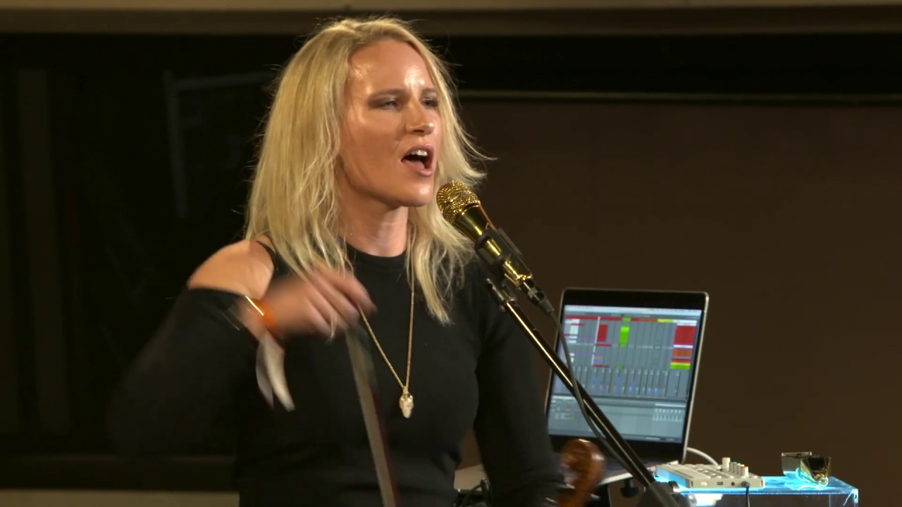 Laura Escudé: 'Transmute' live | Loop