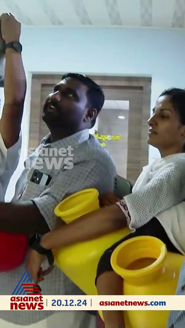 കാലിയായ കുടങ്ങളുമായി യുഡിഎഫ് കൗൺസിലർമാരുടെ പ്രതിഷേധം