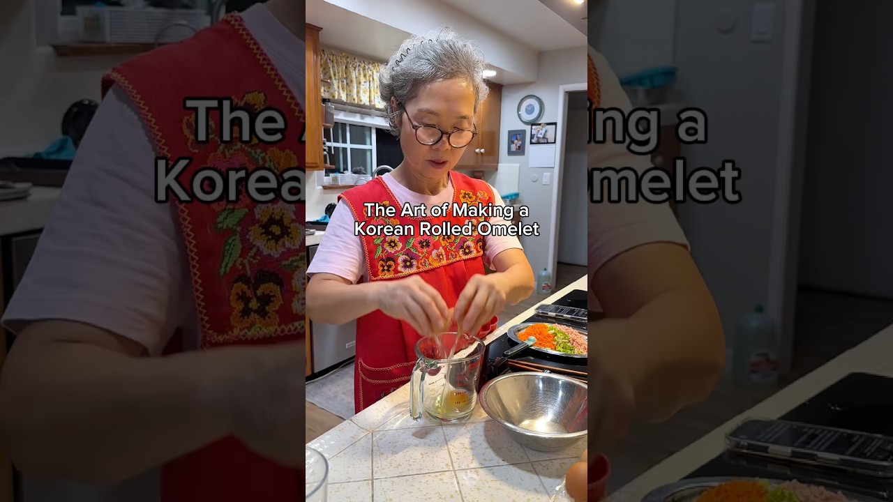 The art of making a Korean omelet! #koreanfood #omelette #breakfast #cooking #eggs
