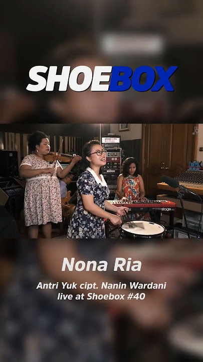 Nona Ria sang 'Antri Yuk' a song composed by Nanin Wardani. Watch the full video at our channel.