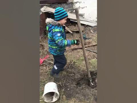 Садим авокадо #копатьземлю #сын #детство #село #деревенскаяжизнь - YouTube