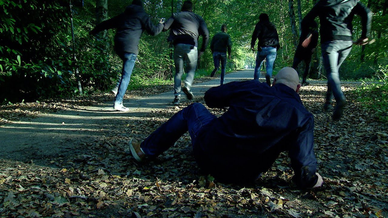 Bilthoven: Zes jonge daders beroven man (47) bij nepdate