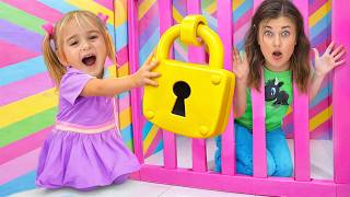 Alice and Aunt BIG Maze Challenge! Catch the Thief