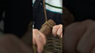 Here I'm adding a hazel handle to my asymmetrical basket #learntoweave #willow #sustainablecrafts