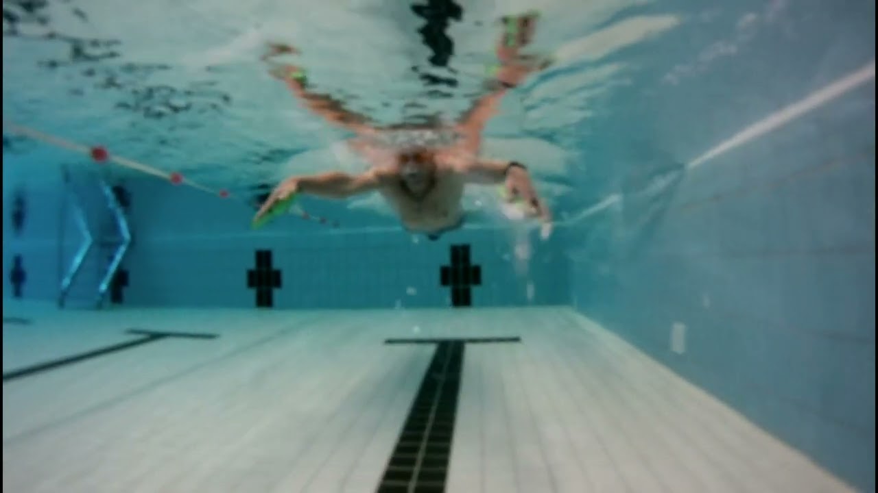 Sculling (of scullen in NL). YouTube