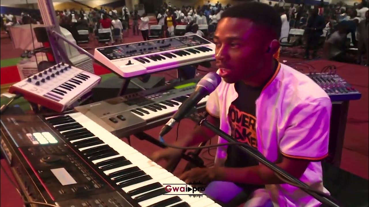 MOG leads Hot Afrocentric Praise at the OilDome (BandCam)