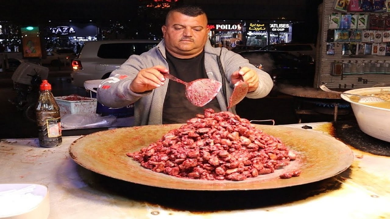 Уличная еда в Сулеймании: бобы с гранатовой патокой и очень вкусными специями.