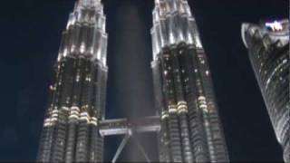 PETRONAS TWIN TOWERS in Kuala Lumpur