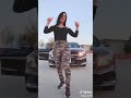 انا فى الساحه واقف لوحدى وانتى وصحابك ليا بصينلى 