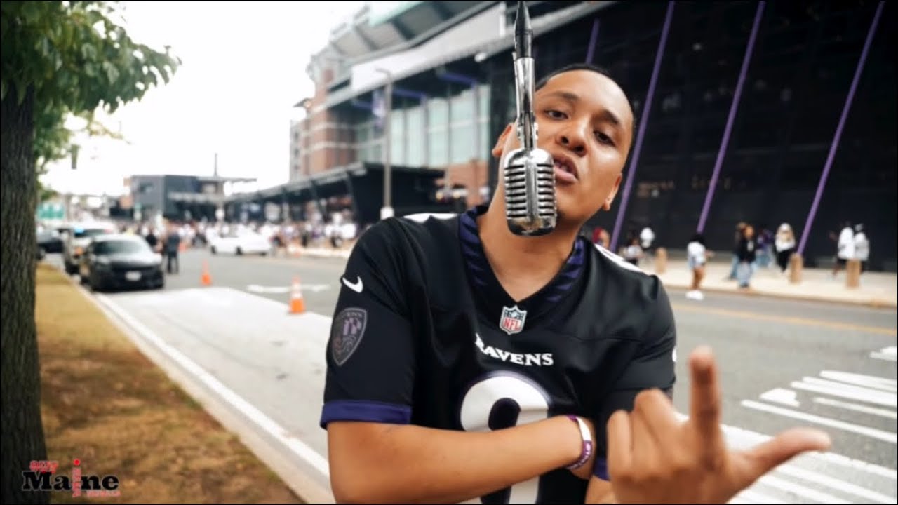 Guarda LAMAR (Open Mic Perfomance ) M&T Bank Stadium su YouTube Guarda LAMAR (Open Mic Perfomance ) M&T Bank Stadium su YouTube