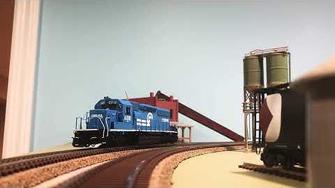 Scaletrains SD40-2 brief review and adding more marker lights and adding the flange squeal effect