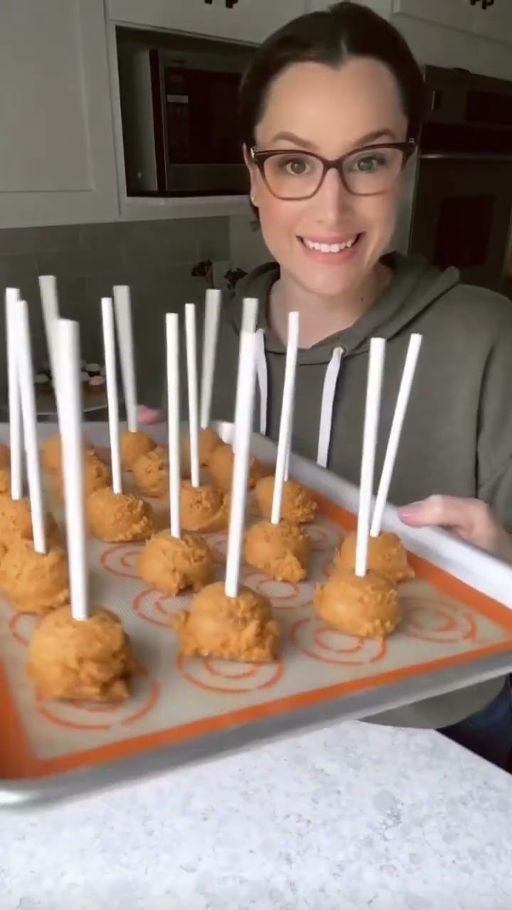 Pumpkin pie bites and cake pops! Great thanksgiving dessert idea. - YouTube