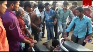 Bar Owners Beats Customers over Sells Adulterated Liquor | Mahabubabad | Bhaarat Today