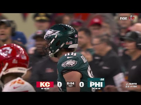 Hurts' 20-yard strike to Goedert gets Eagles into Chiefs' territory for first time