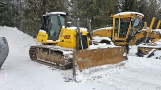 We bought a New Holland D 150 bulldozer and are installing the blade by Petr Šmotek  16,351 views 2 months ago 13 minutes, 46 seconds