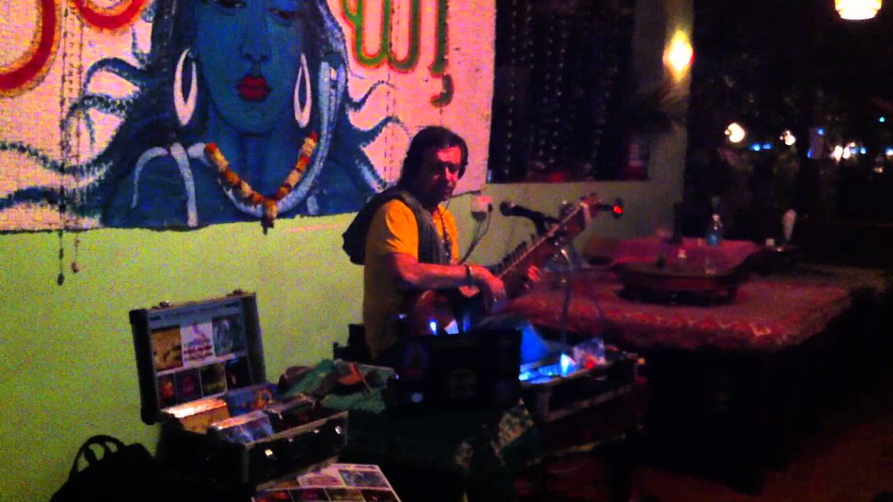 Paco Rodriquez (Sitarsonic) Live on Sri bar,Vagator,Goa 28.12.12 YouTube
