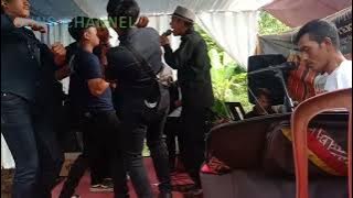 Download lagu Deden PM ( eden darso) maripi medley yank (wali) live show mekarwangi lembang