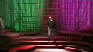 İçeri giren sarı kız bana baksaydı. Baksaydı da bana bana, benim olsaydı..